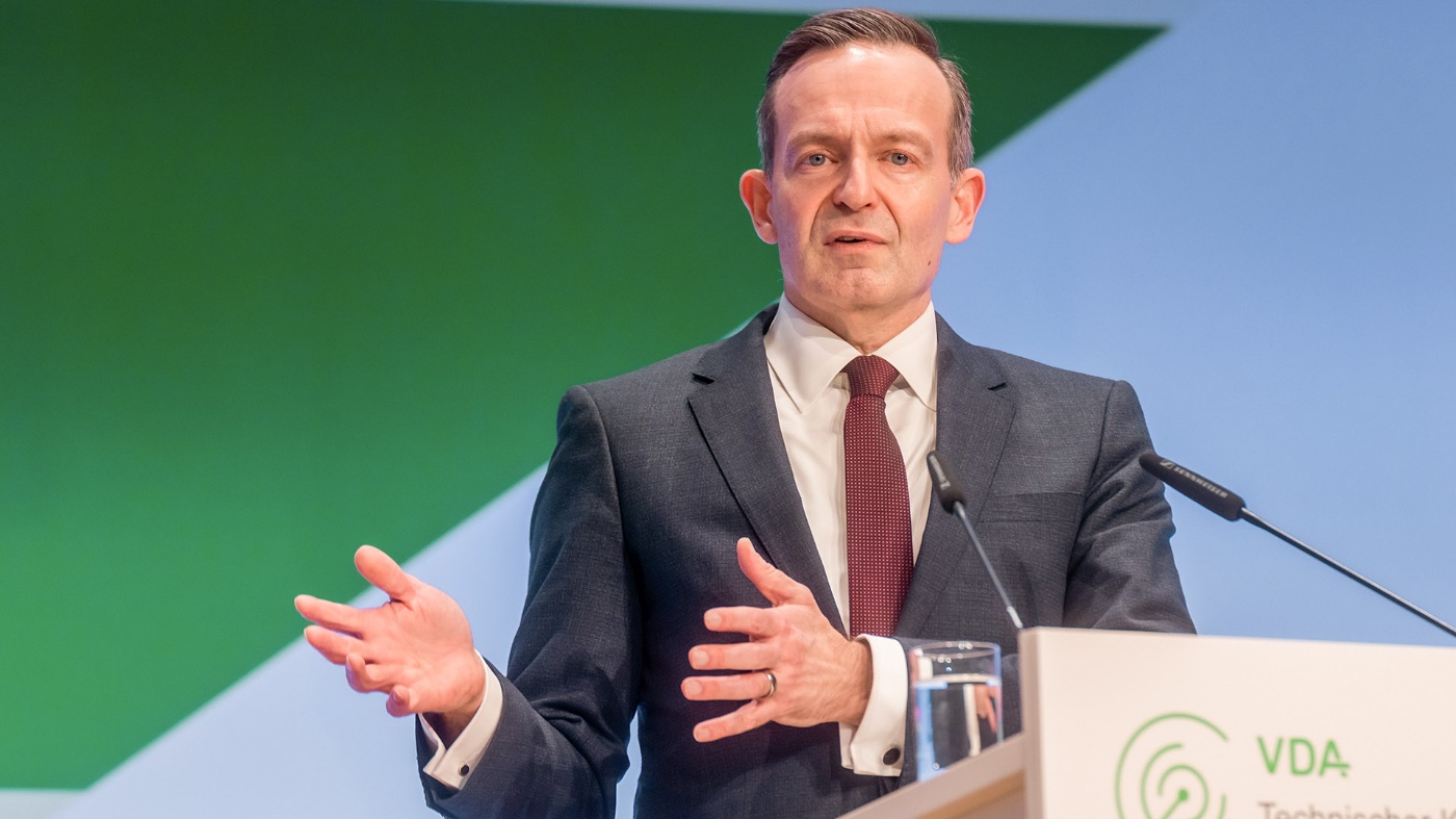 Bundesverkehrsminister Dr. Volker Wissing am Redepult beim Technischen Kongress 2023