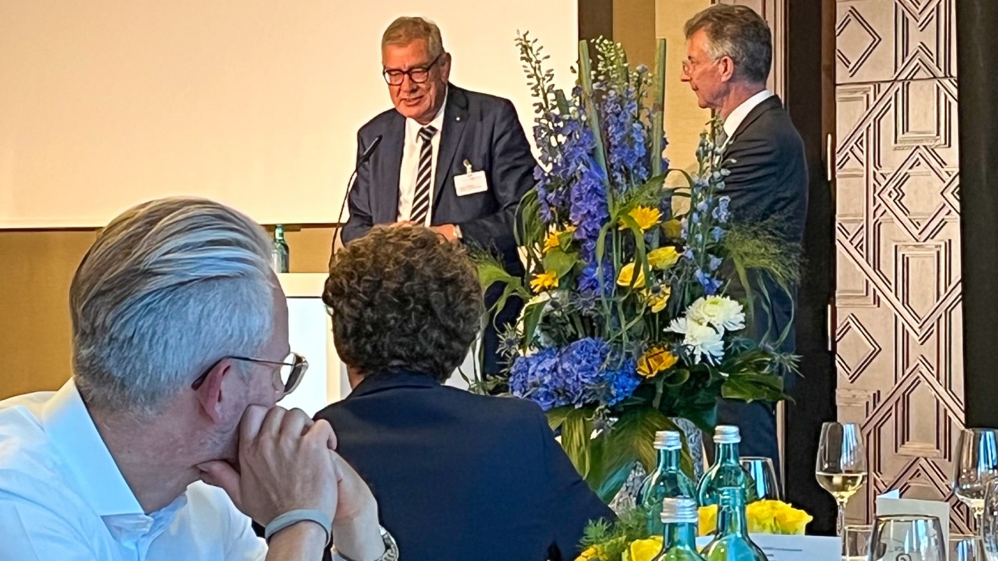 Arndt G. Kirchhoff und Dr. Christoph Heusgen auf dem Podium beim Mittelstandstag 2022